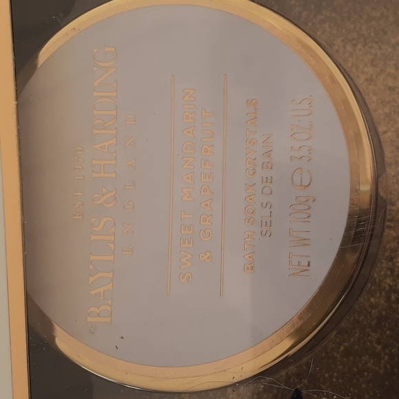 Baylis & Harding Sweet‎ Mandarin & Grapefruit Bath Boxed Set Gift for a Woman - Picture 5 of 6